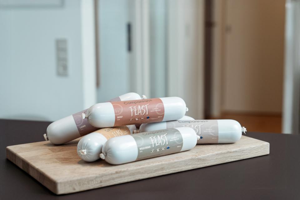 Companion+ FEAST foderpølse til hunde, VILDSVIN 350 g