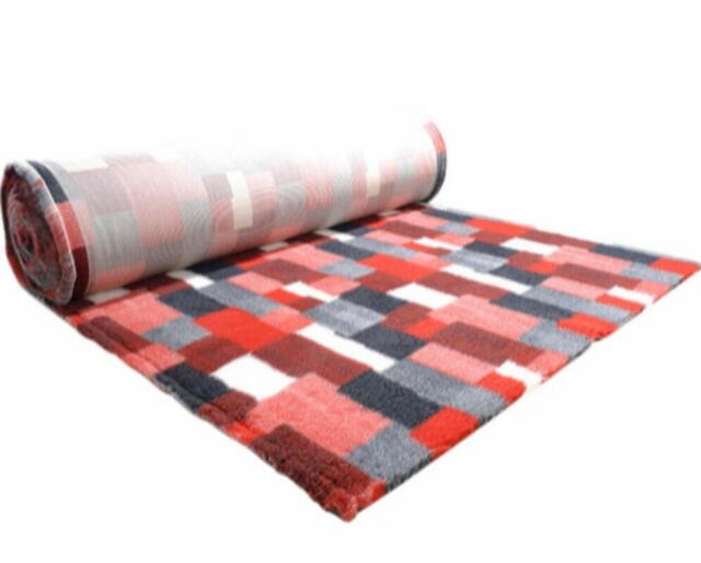 Vet Bed - med ribbet gummibagside tæppe med patchwork 100 x 75 cm - Recycled materiale